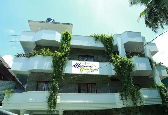 Hotel Heaven Gardens Kochi Exterior foto